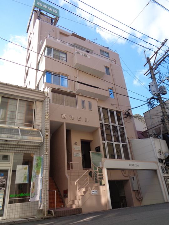 西津ビルの外観