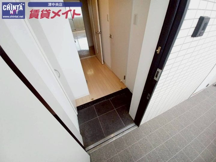 S-FORT津新町の玄関