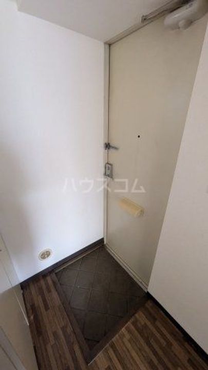 ファミールシャトルの玄関