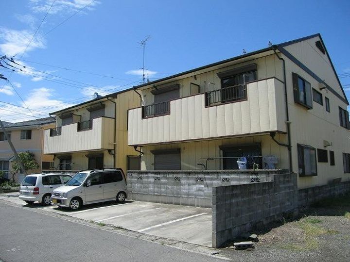 ハイツ山中 A棟の外観
