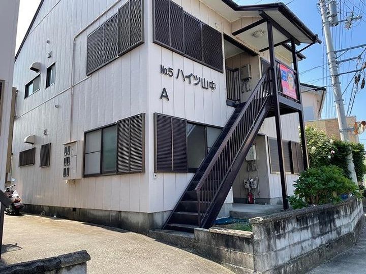 ハイツ山中 A棟の外観