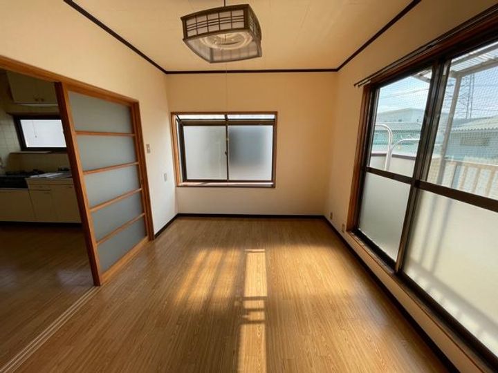 ハイツ山中 A棟の居間