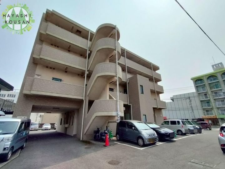 グランデール新川の外観