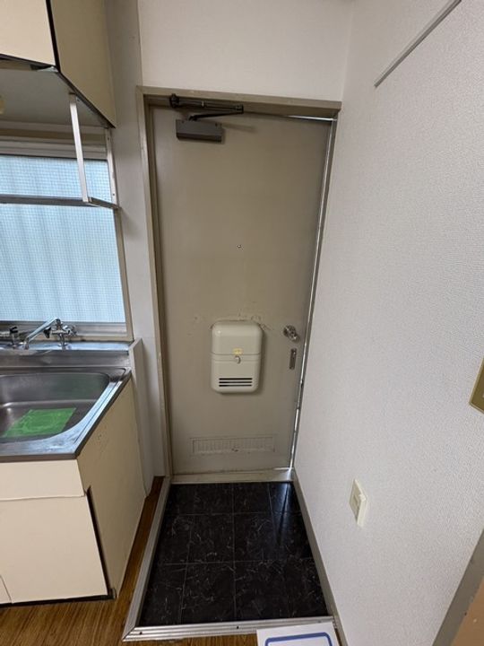 東京都多摩市諏訪1(アパート)の賃貸物件の玄関