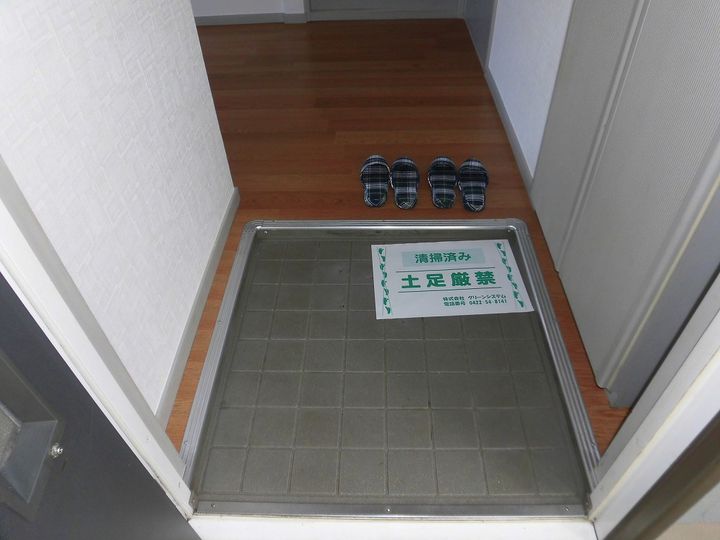 健光ハイツの玄関