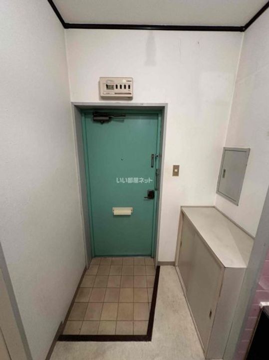 ファーストマンションの玄関