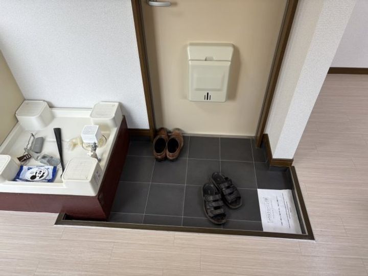 大阪府大阪市西成区天下茶屋2(アパート)の賃貸物件の玄関