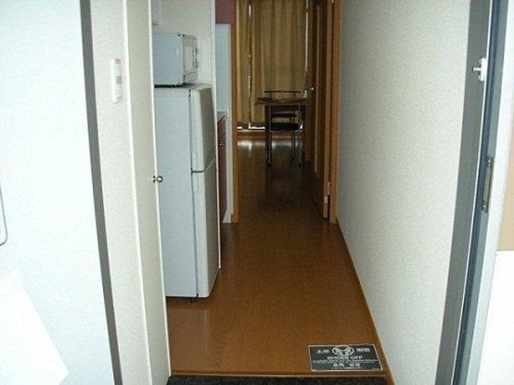 レオパレス三秀Cの玄関