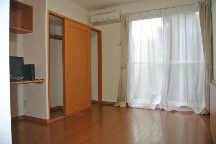 レオパレス三秀Cの居間