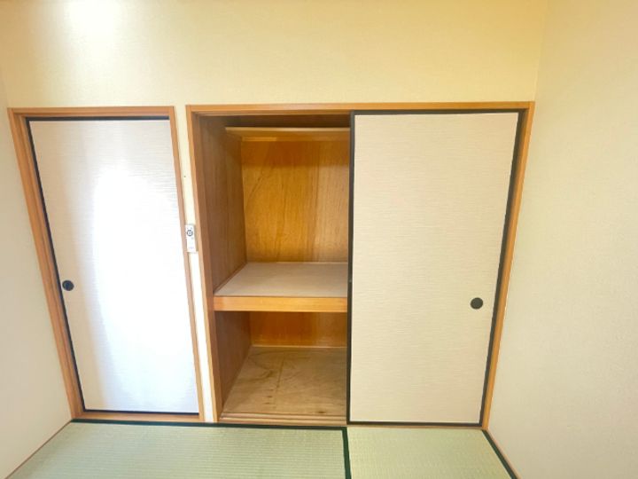 ETOILE中出の内装