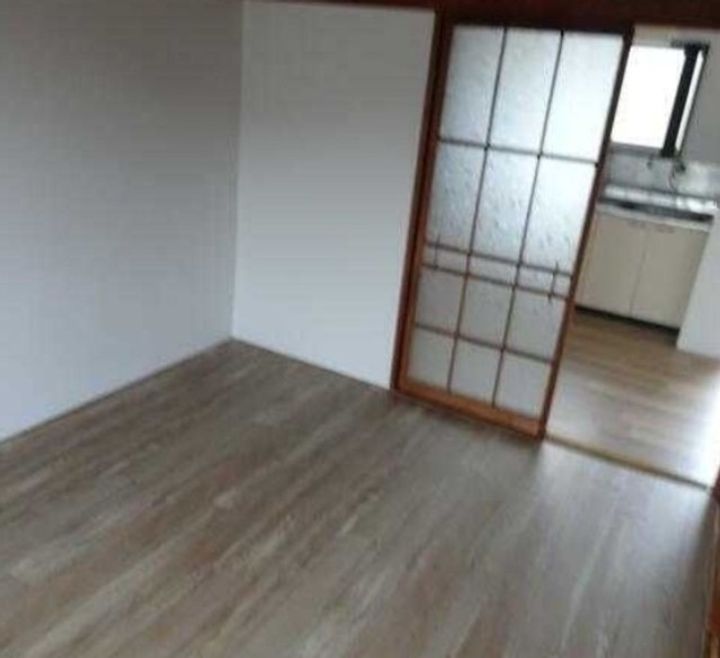高橋マンションの居間