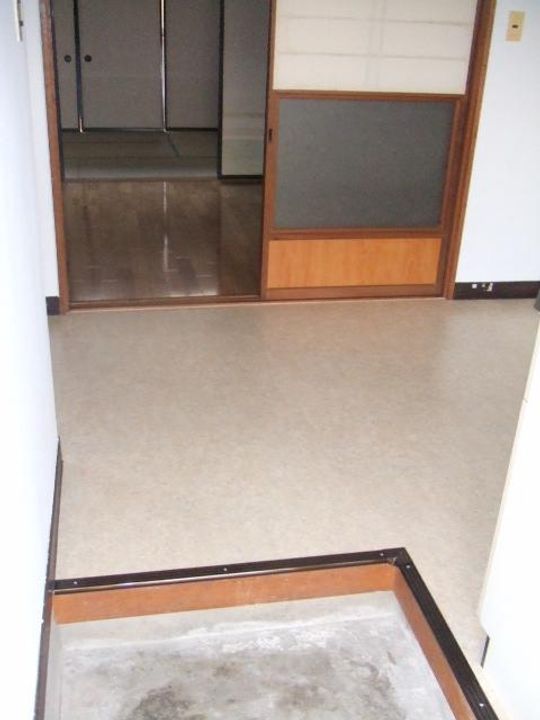 瀬戸ハイツIの玄関