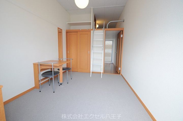 東京都八王子市下恩方町(アパート)の賃貸物件の居間