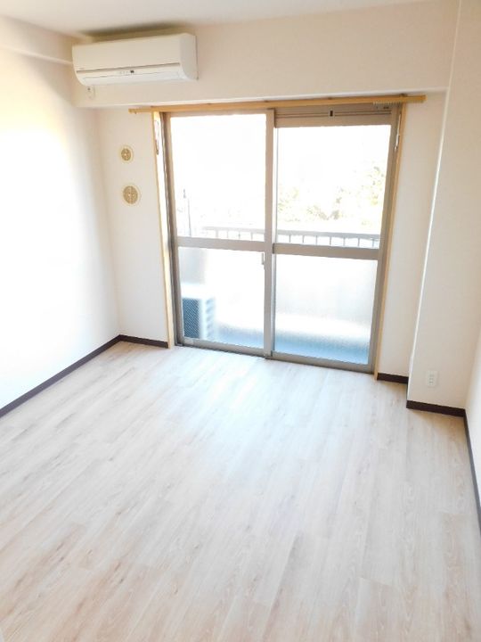 ピュアクリスタルの居間