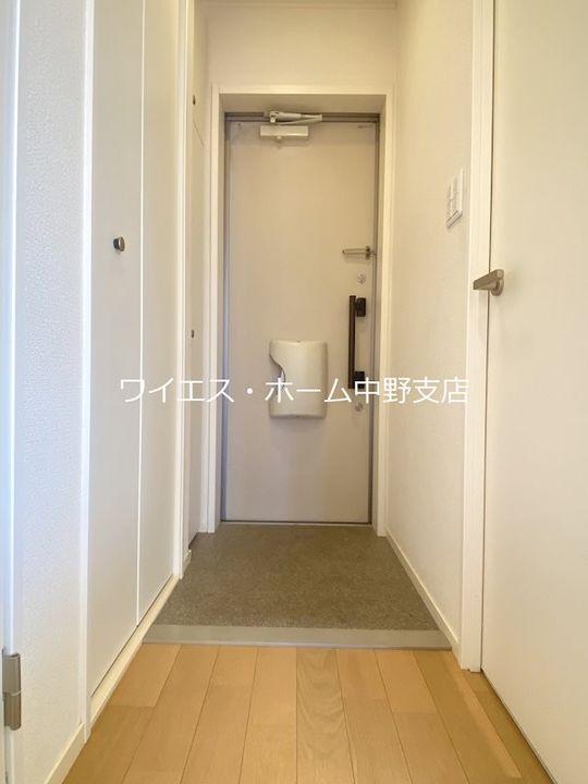 サン セレーネの玄関