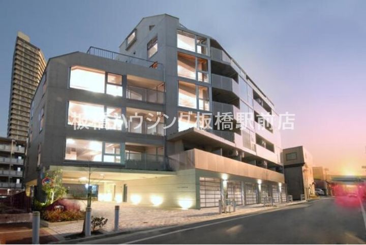 クレエ浮間舟渡の外観