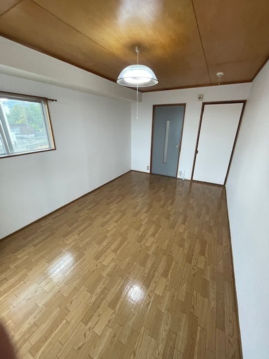 Bハウジングの居間