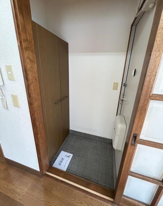 ハイツ末広の玄関