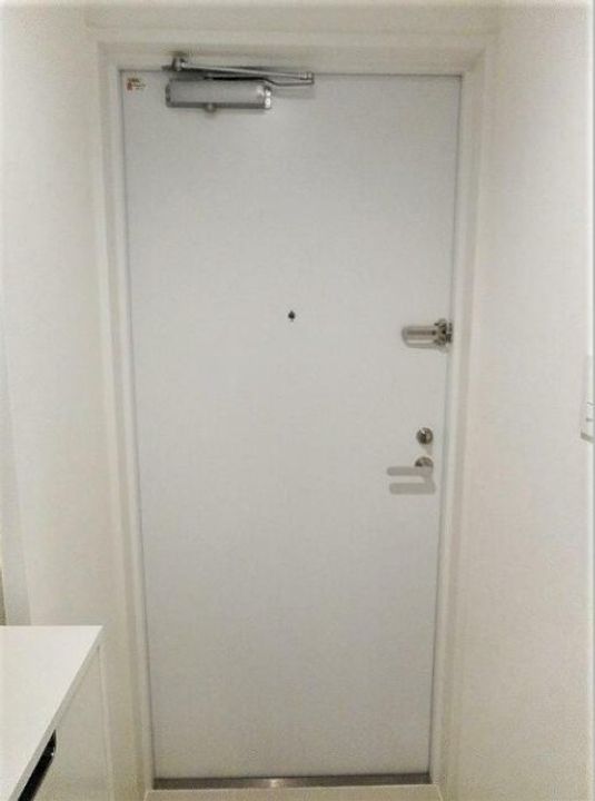 東京都新宿区四谷4(マンション)の賃貸物件の玄関