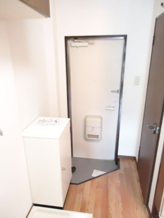 滋賀県彦根市西今町(アパート)の賃貸物件の玄関