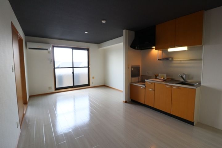 ハイツメルベーユの居間