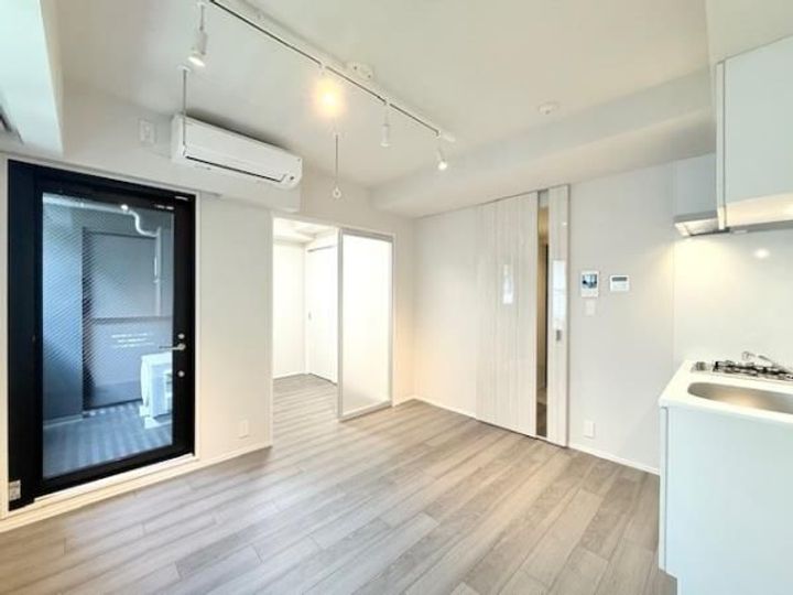 東京都中野区中野1の賃貸マンションの居間