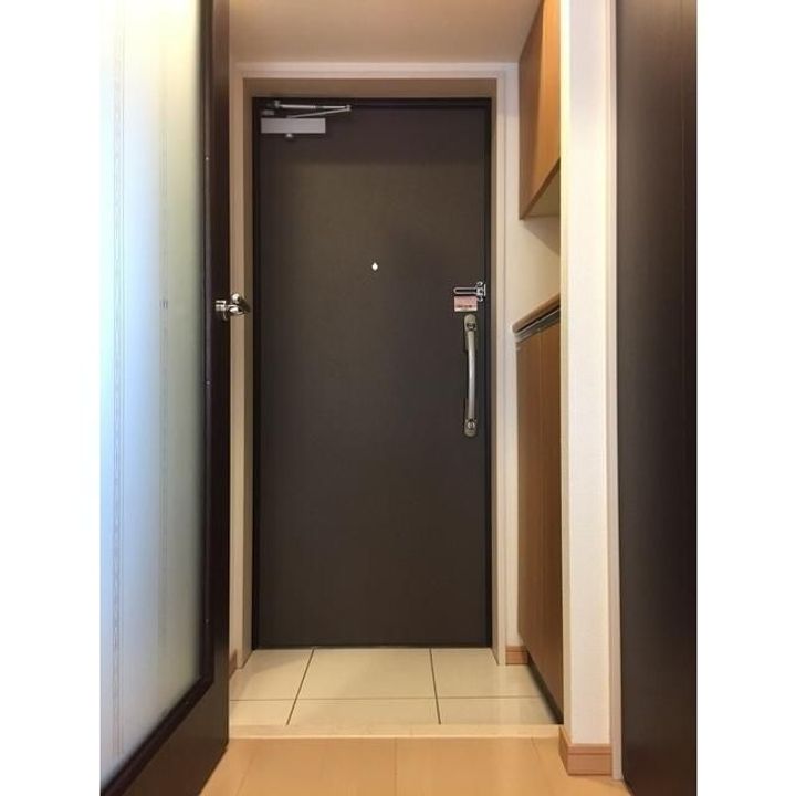 ルジェンテ・バリュ横濱反町の玄関
