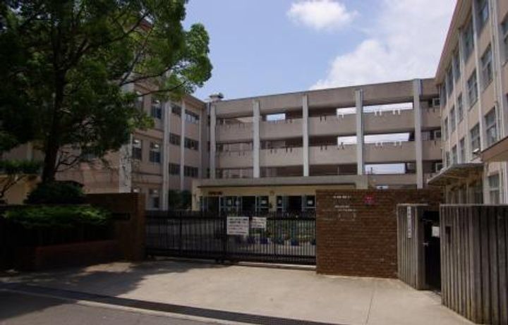 南花屋敷マンションの周辺