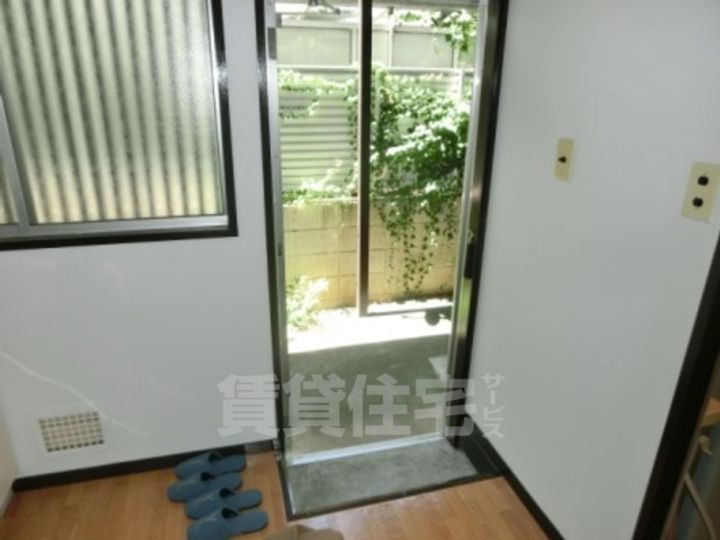 メイプルハイツの玄関