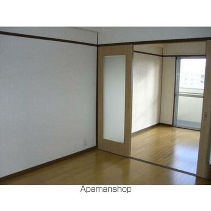 川端ビルの居間