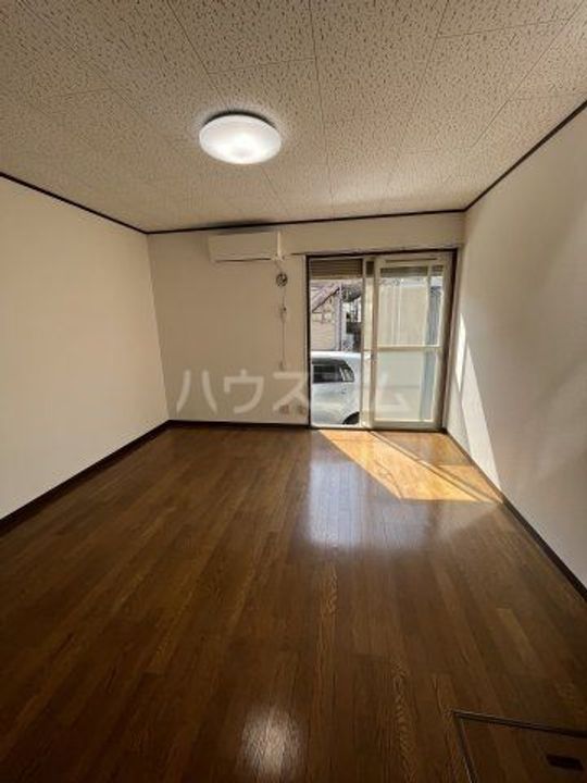 サンヒルズ吉原の居間