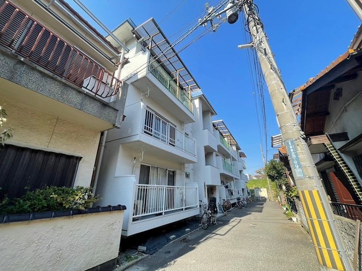 津田マンションの外観