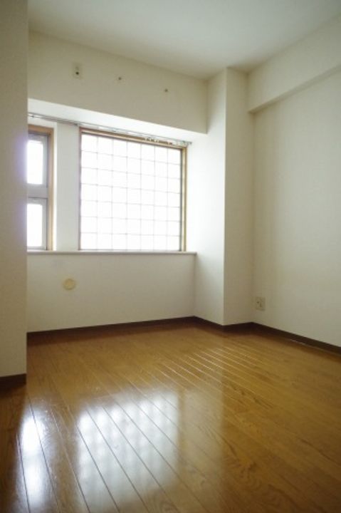 埼玉県戸田市大字新曽(マンション)の賃貸物件の居間