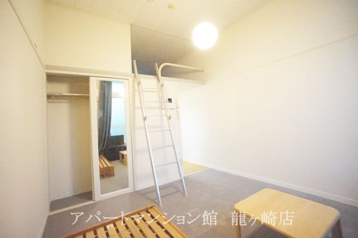 レオパレスビクトリーIIの居間