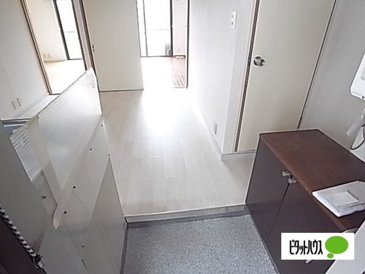 リリーハイツの玄関