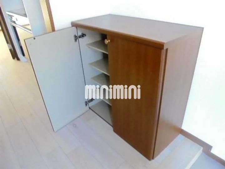 グランメール千本Aの玄関