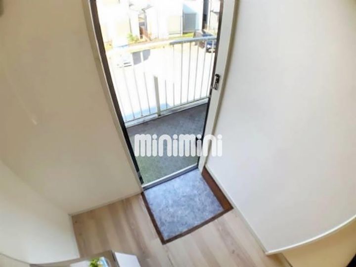 メゾンステラIIの玄関