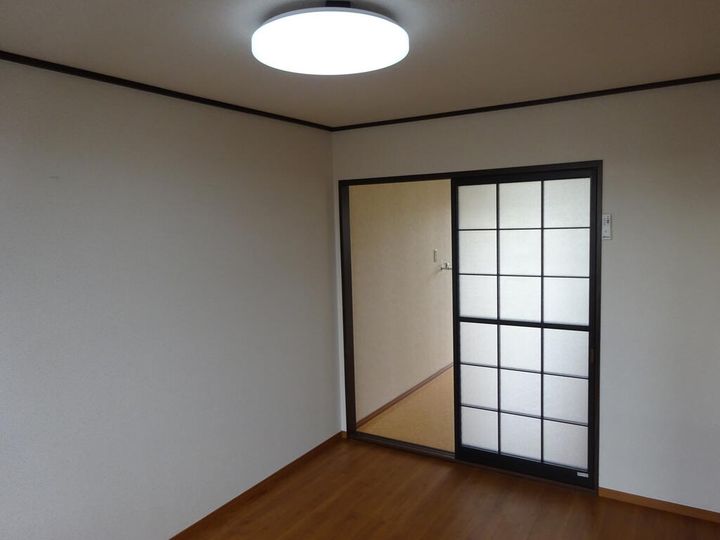 メゾン岡小名No7の居間