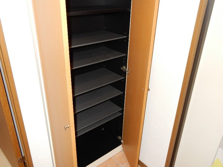 愛知県半田市雁宿町3(マンション)の賃貸物件の玄関