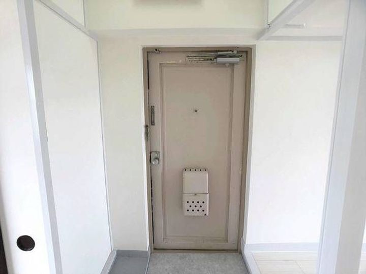 ビレッジハウス戸川2号棟の玄関