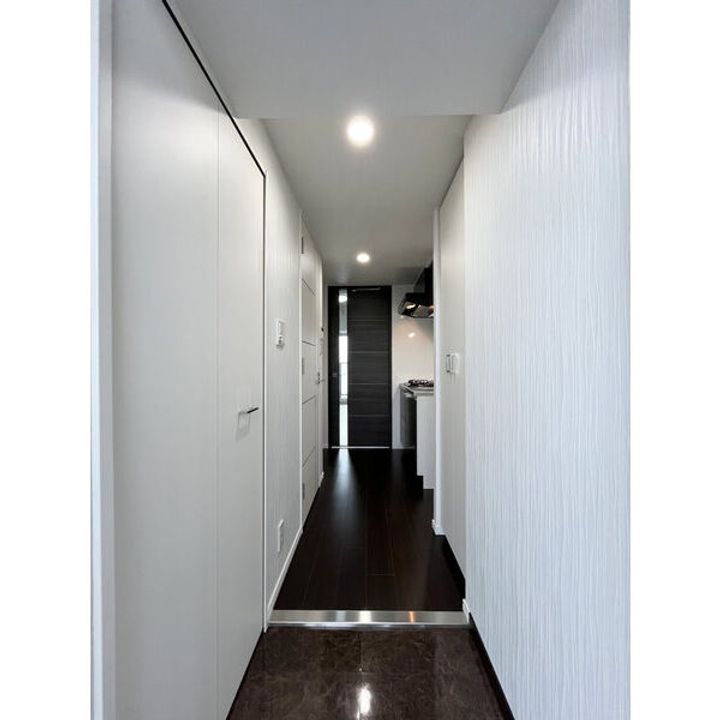 グランドロアール南巽の玄関