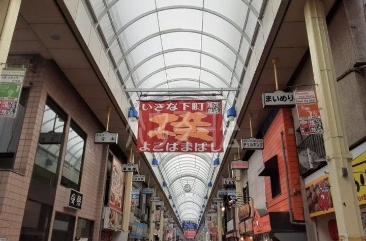 コスモスクエア大通り公園の周辺