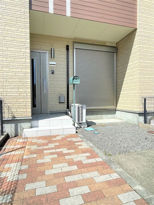 アンフィニジャン A棟の玄関