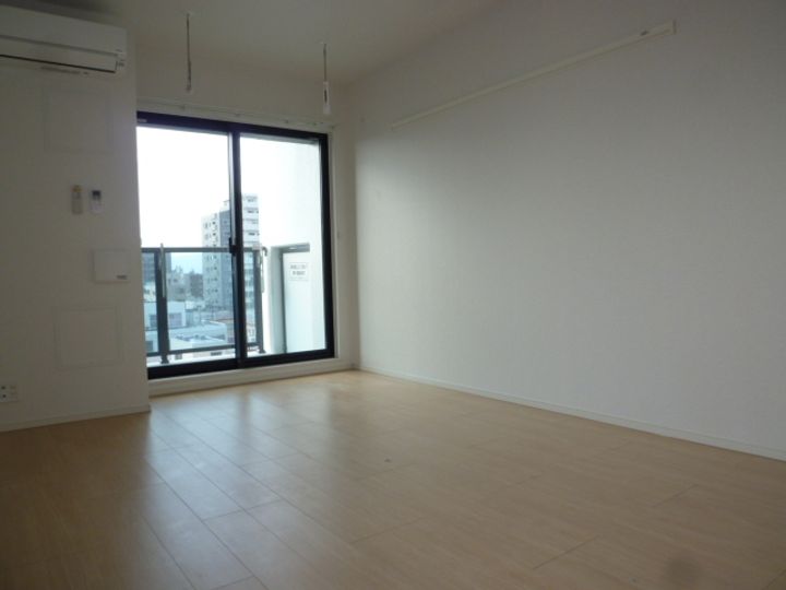 ジュネス トラントの居間