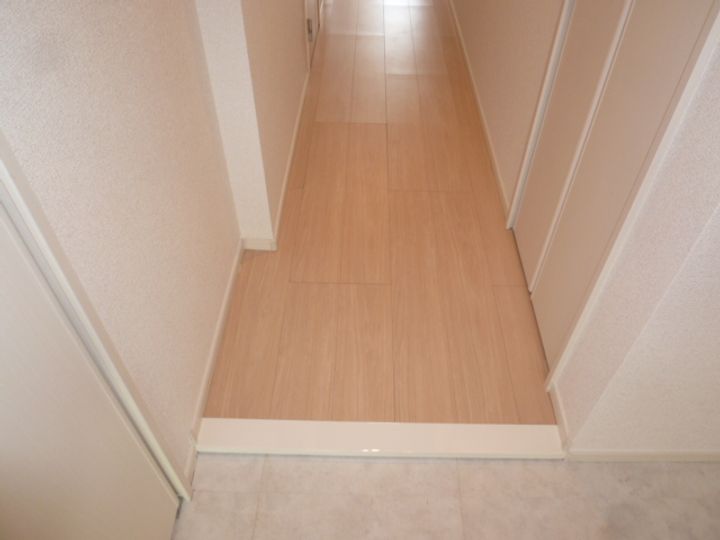 ジュネス トラントの玄関