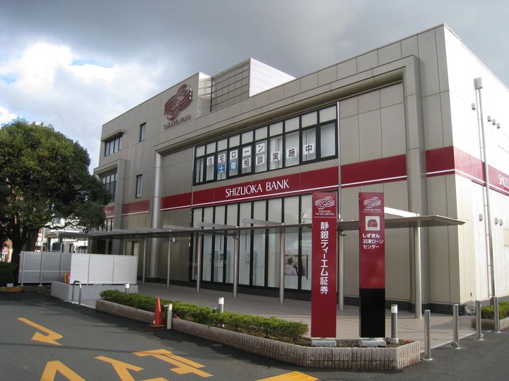 ジュネス トラントの周辺