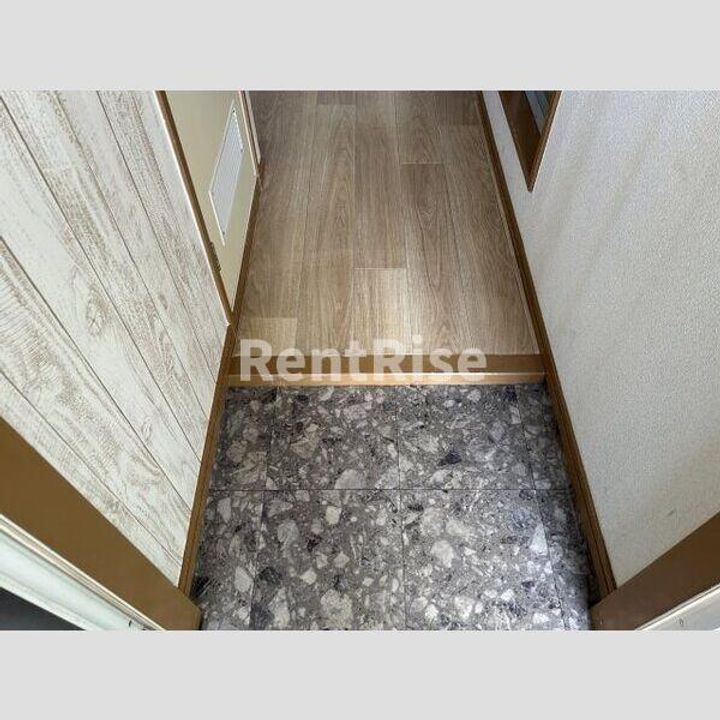 ハイツグラシアの玄関