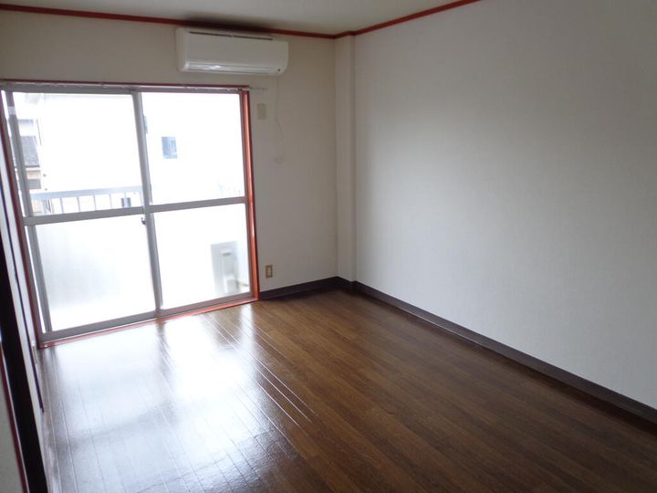 光コーポBの居間