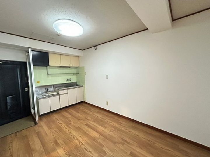 東宝ビルの居間