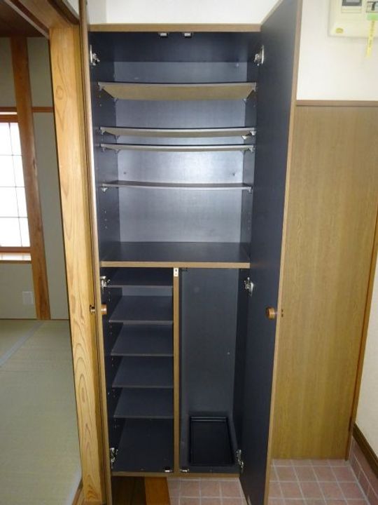 サニーハイツの玄関